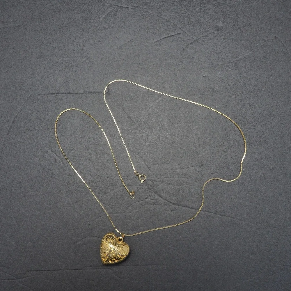 Unbranded this necklace